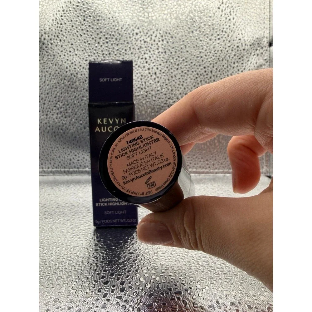 KEVYN AUCOIN LIGHTING STICK - SOFT LIGHT Full Size/0.3 Oz.
